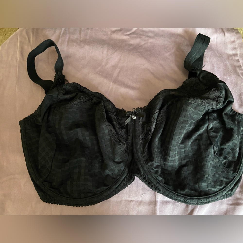 Plus size Prima Donna black bra. Size 42H